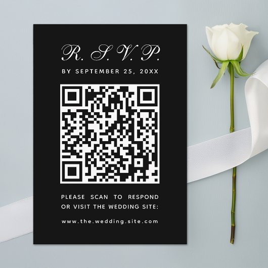 Zwart-wit QR Code Eenvoudige Kalligrafie Trouwen RSVP Kaartje