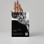 Zwart-wit QR code magazine cover bruiloft Bedankkaart