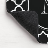 Zwart wit Quatrefoliepatroon, uw monogram Muismat (Hoek)