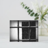 Zwart-wit regen op het raam Briefkaart (Staand voorkant)