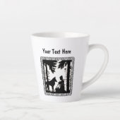 Zwart Wit Rijden Hood in Bos Wolf ingelijst Latte Mok (Rechts)