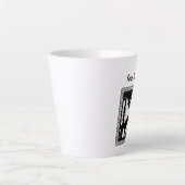 Zwart Wit Rijden Hood in Bos Wolf ingelijst Latte Mok (Voorkant)