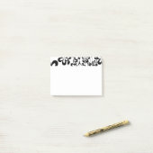 Zwart-wit ringen en bloemen post-it® notes (Op bureau)