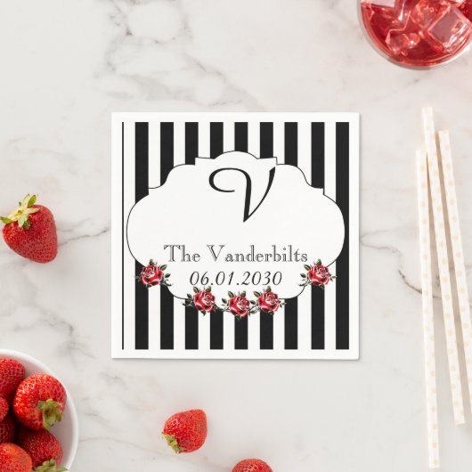 Zwart Wit Rode Roos Monogram Trouwdag Servetten (Insitu)