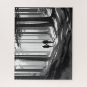 Zwart-wit romantisch paar lopen in het Bos Legpuzzel (Verticaal)