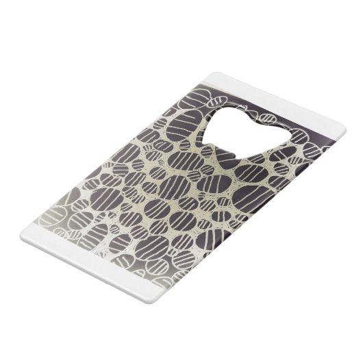 Zwart-wit, rond abstract design creditkaart flessenopener (Voorkant Gekanteld)