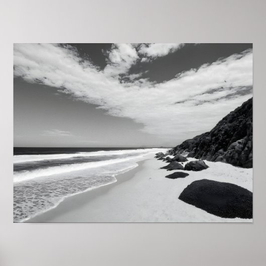 Zwart-wit rotsachtige oceaangolven zeelandschap poster (Voorkant)