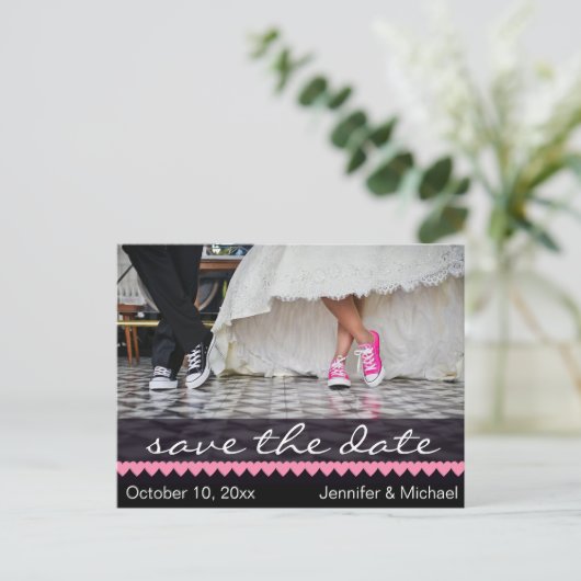 Zwart Wit Roze Sneakers Save the Date Aankondigingskaart (Staand voorkant)