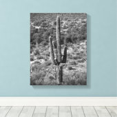 Zwart-wit Saguaro Cactus in Sagebrush 11x14 Canvas Afdruk (Insitu (Houten vloer))