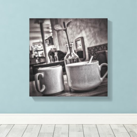 Zwart & wit salontafel klein canvas print (Insitu (Houten vloer))