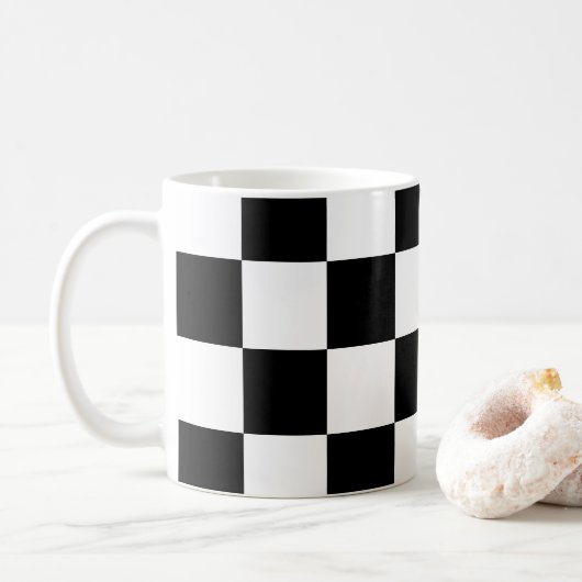 Zwart-wit schaakbordpatroon koffiemok (Met donut)