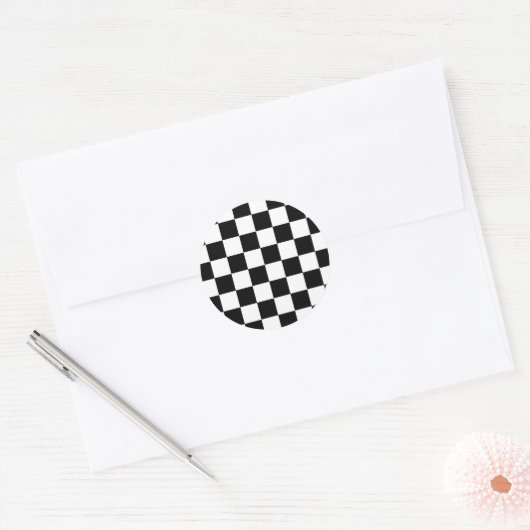 Zwart-wit schaakbordpatroon ronde sticker (Envelop)