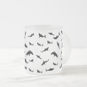 Zwart-wit Schaduw vis haai walvis patroon Matglas Koffiemok (Voorkant rechts)