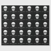 Zwart-wit schedels Fijne Halloween aangepaste naam Cadeaupapier (Vlak)