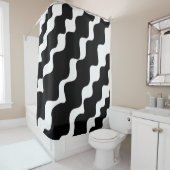 Zwart-wit schuine golven patroon douchegordijn (In situ)