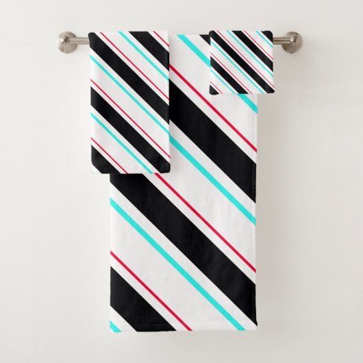 Zwart-wit schuine Regimental Stripe Lines Bad Handdoek (Insitu)