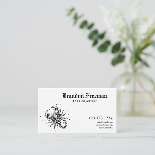 Zwart-wit Scorpion Tattoo Artiest Visitekaartje (Staand voorkant)