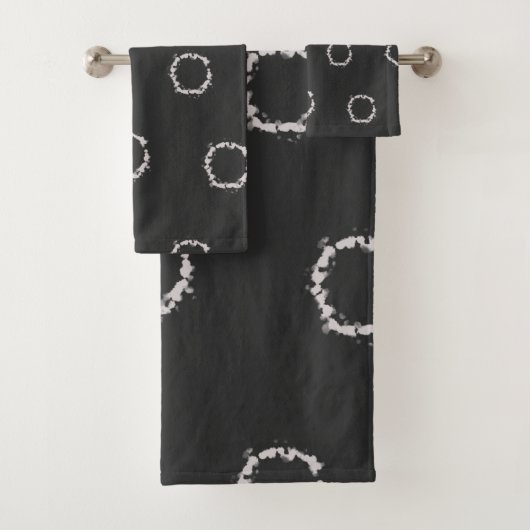Zwart-wit Shibori Tie Dye Print Bad Handdoek (Insitu)