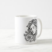 Zwart-wit sierlijke vrouw met bloemetjes mok (Voorkant rechts)