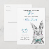 Zwart-wit Sommige Bunny draait om drie verjaardag Uitnodiging Briefkaart (Voorkant / Achterkant)