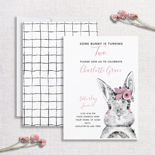 Zwart-wit Sommige Bunny draait om twee verjaardag Kaart