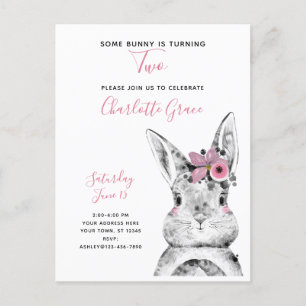 Zwart-wit Sommige Bunny draait om twee verjaardag Uitnodiging Briefkaart