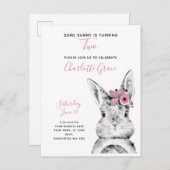 Zwart-wit Sommige Bunny draait om twee verjaardag Uitnodiging Briefkaart (Voorkant / Achterkant)