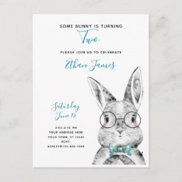 Zwart-wit Sommige Bunny draait om twee verjaardag Uitnodiging Briefkaart