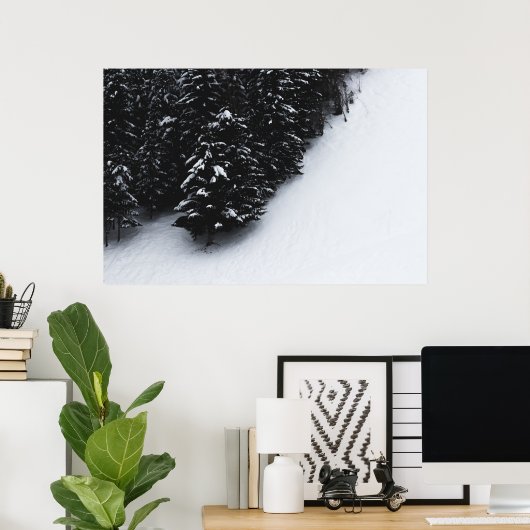 Zwart-wit sparrenbos en sneeuw poster (Thuiskantoor)