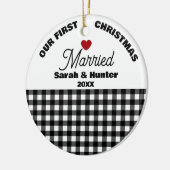 Zwart-wit speelde onze eerste kerst getrouwd keramisch ornament (Links)