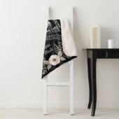 Zwart-wit sprookjesachtige kasteelillustratie sherpa deken (In situ)