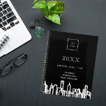 Zwart wit stad skyline modern business logo 2025 planner<br><div class="desc">Een zwarte achtergrond,  met een moderne,  abstracte witte skyline als decor. Geef uw zakelijke logo,  naam en contactgegevens een persoonlijk tintje en voeg deze toe. Ideaal voor makelaars in onroerend goed,  schoonmaakbedrijven,  schoonmakers en bouwbedrijven!</div>