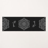 Zwart-Wit Stijlvolle Mandala Met Aangepaste Naam Yogamat (Voorkant (horizontaal))