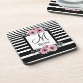 Zwart & Wit Strepen Roze Bloemen Monogram Bier Onderzetter (Linkerzijde)