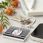 Zwart & Wit Strepen Roze Bloemen Monogram Sleutelhanger (Voorkant Rechts)