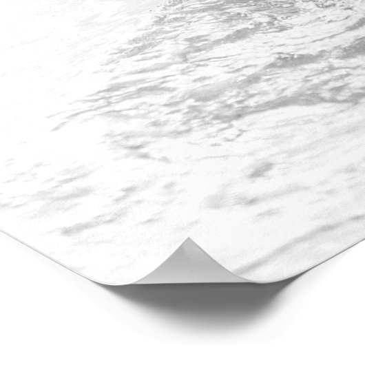 Zwart-wit surfermeisje op strand poster (Hoek)