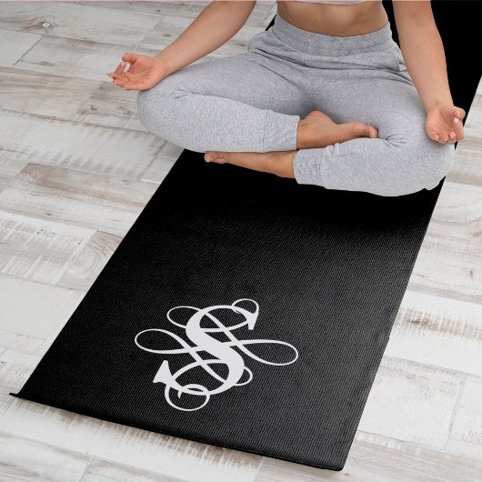 Zwart-wit Swirly Initiaal Monogram Yogamat