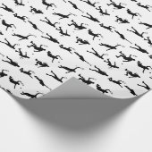 Zwart-wit tennisser poseert mannen cadeauverpakkin cadeaupapier (Hoek)