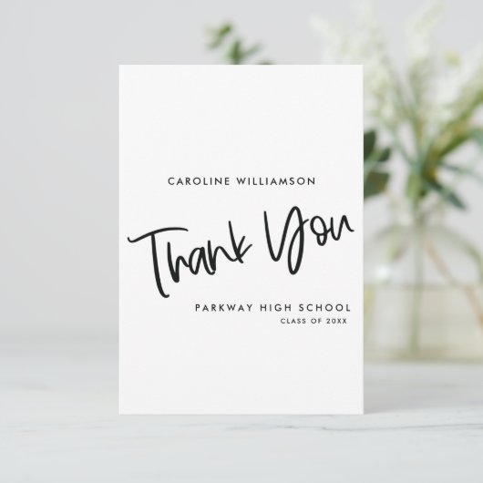 Zwart-wit trendy elegante script Afstuderen Bedankkaart (Staand voorkant)