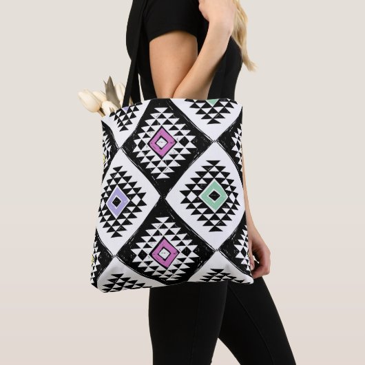 Zwart Wit Tribal Navajo Patroon Tote Bag (Dichtbij)