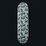 Zwart-wit Tuxedo Cat Fun Patroon Persoonlijk Skateboard<br><div class="desc">Een schattig patroon van zwarte en witte tuxedo katten op een blauwe achtergrond voor dierenliefhebbers overal.</div>