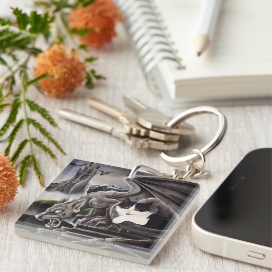Zwart Wit Tuxedo Gargoyle QR code Sleutelhanger (Voorkant Rechts)