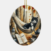 Zwart-wit Tuxedo Kat Dromen van Avontuur Keramisch Ornament (Rechts)