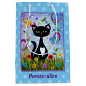 Zwart-wit Tuxedo Kat in een tuin personaliseren Medium Cadeauzakje (Voorkant)