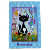 Zwart-wit Tuxedo Kat in een tuin personaliseren Medium Cadeauzakje (Achterkant)