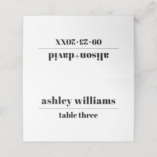 Zwart wit typografie minimalistische bruiloft plaatskaartje (Buitenkant ongevouwen)