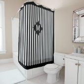Zwart-wit - verticale strepen en diamantmonogram douchegordijn (In situ)