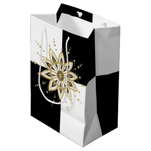 Zwart-wit vierkant goud & moderne gouden mandala medium cadeauzakje (Voorkant Gekanteld)