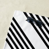 Zwart-wit vijf strips strandlaken (In situ)