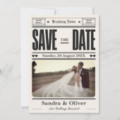 Zwart-wit vintage kranten save the date (Voorkant)